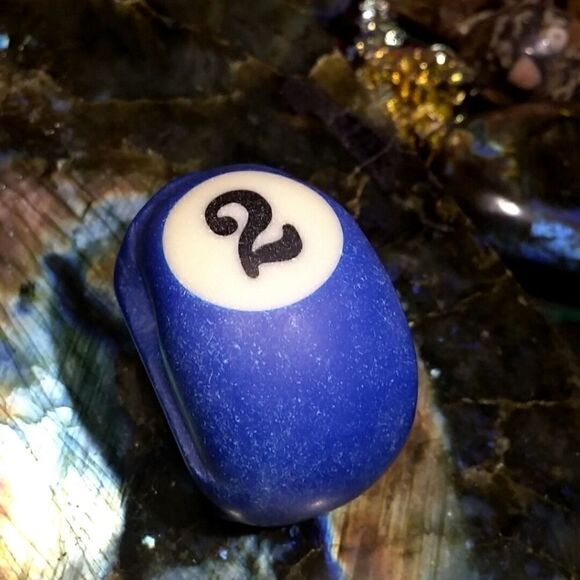 No.2 Realistic Carved Billiard Skull - Picture 2 of 4